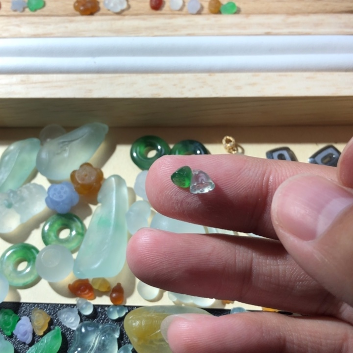 定制翡翠未镶嵌挂件
