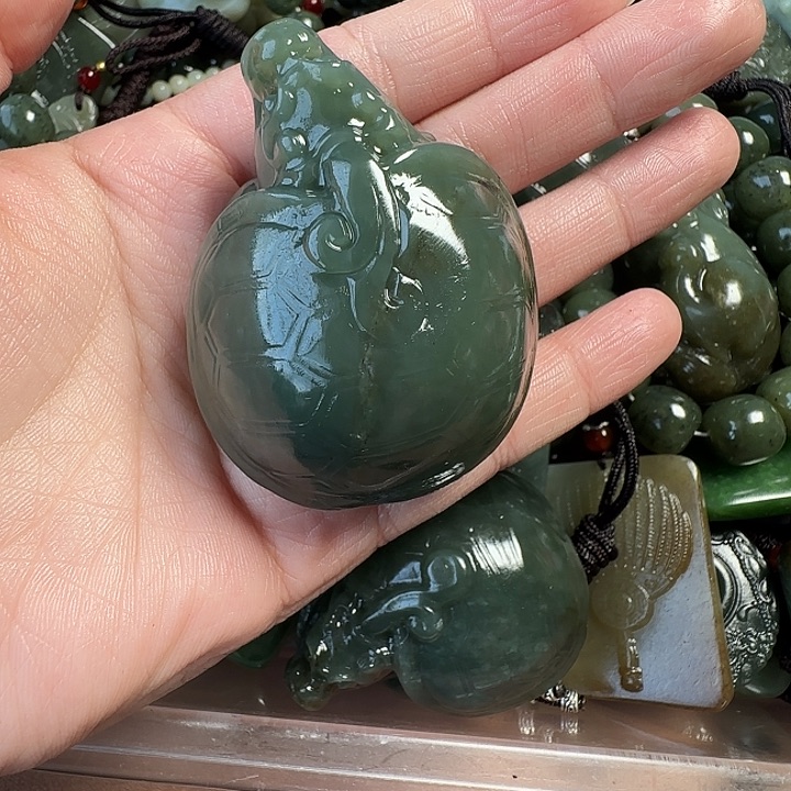 和田玉未镶嵌颈饰飒****)