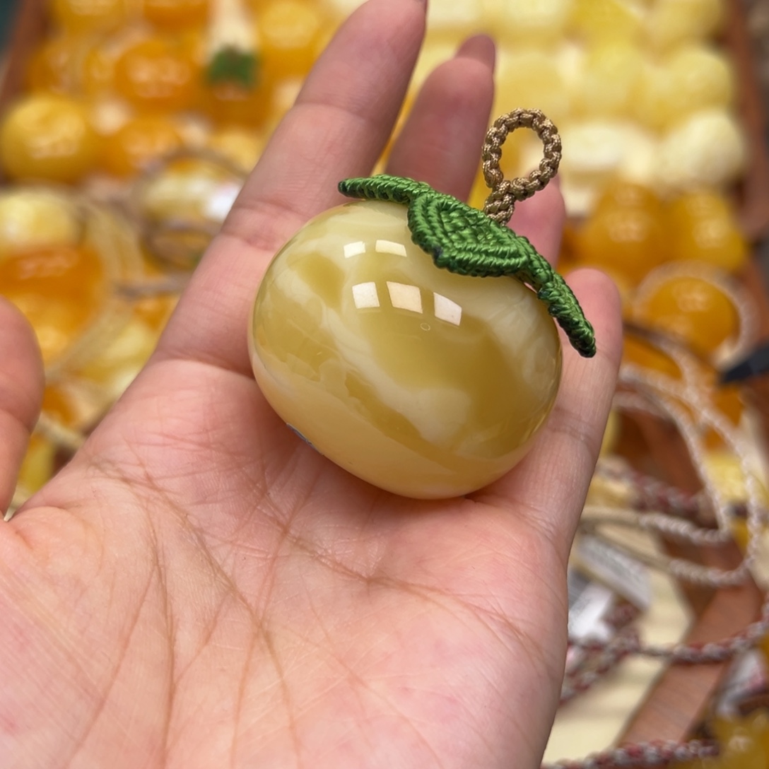 琥珀未镶嵌颈饰蜜蜡