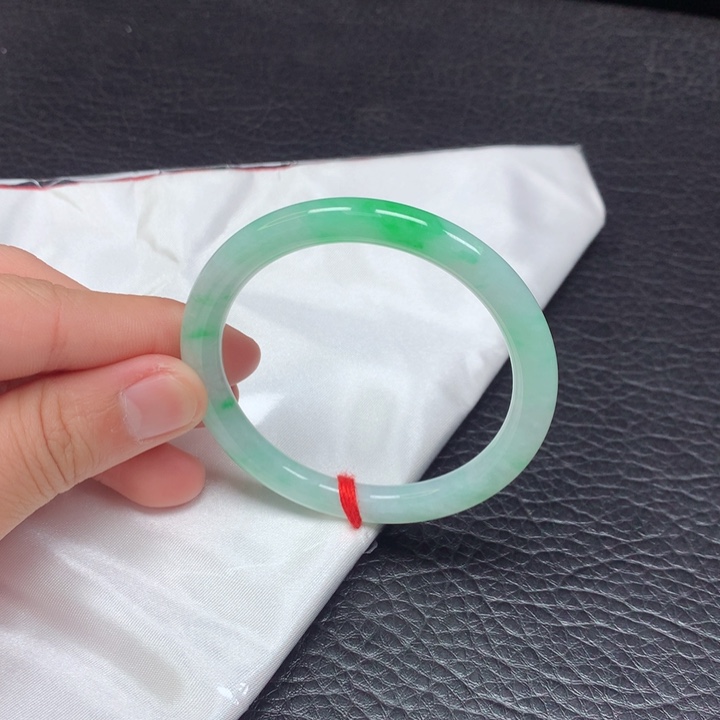 翡翠手镯（圆镯）未镶嵌