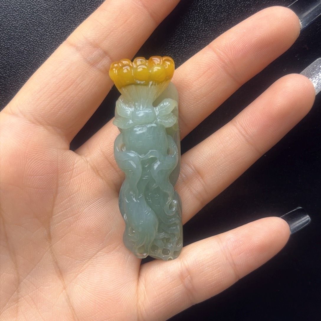 蛇纹石玉颈饰未镶嵌