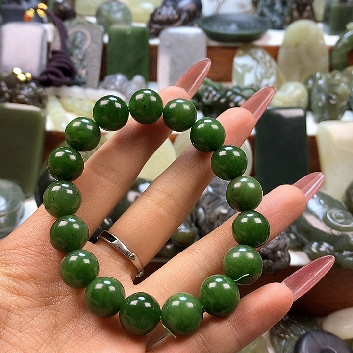 和田玉颈饰未镶嵌?**圣