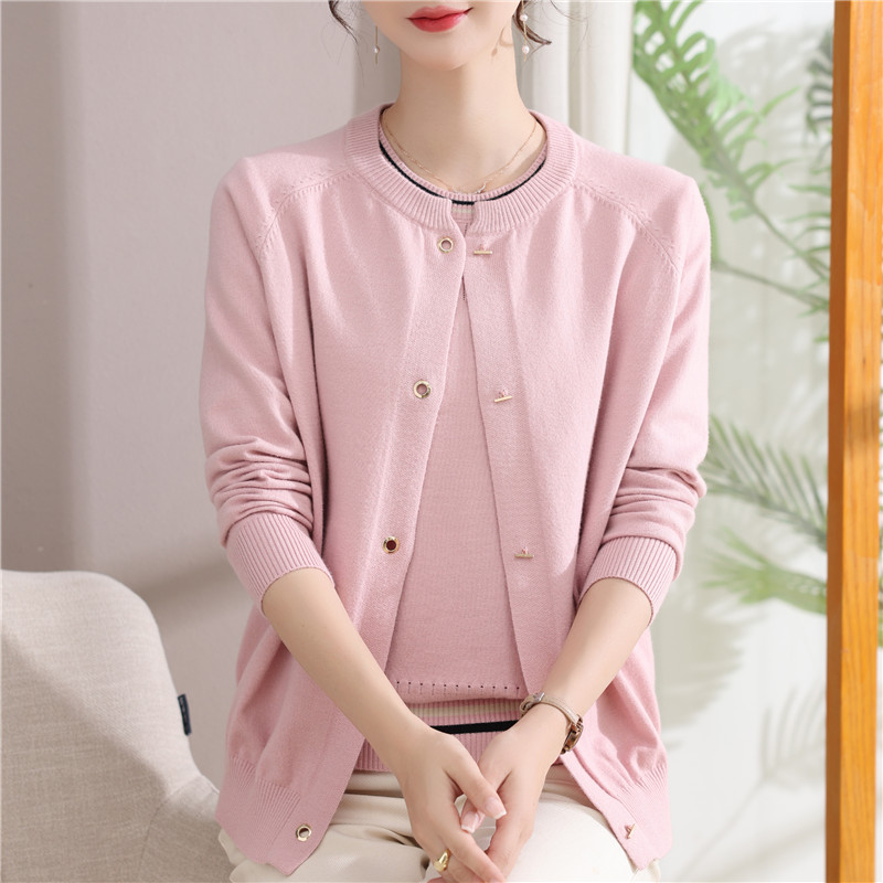 妈妈春装两件套小衫中年女针织衫上衣中老年女春秋季外套开衫时尚
