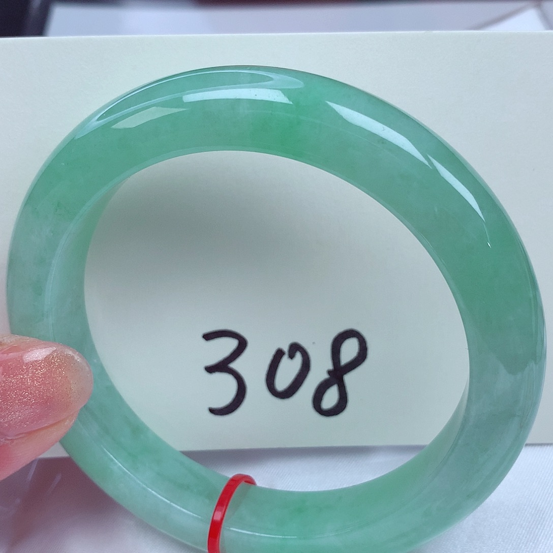 翡翠手镯未镶嵌翡翠