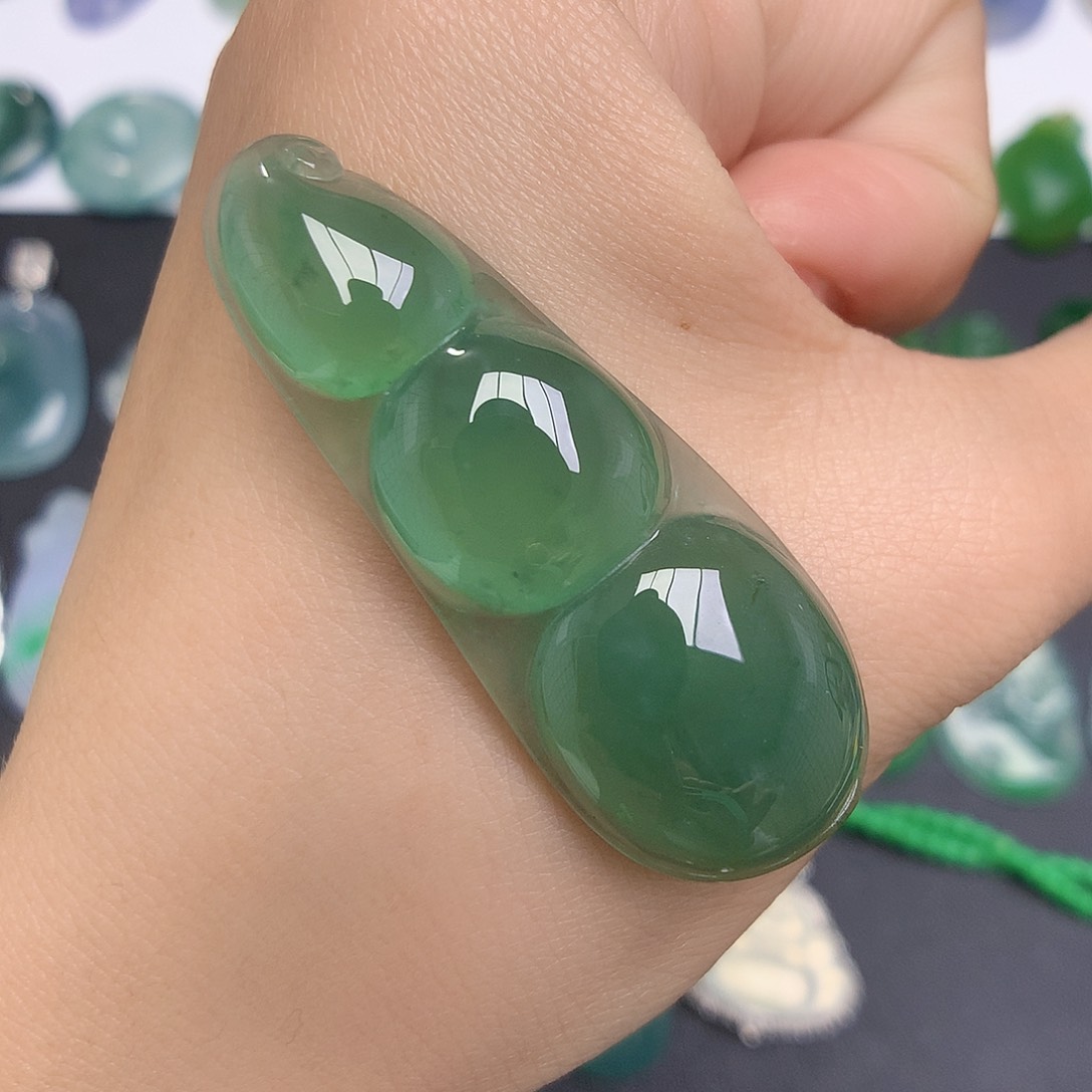 翡翠颈饰未镶嵌福豆