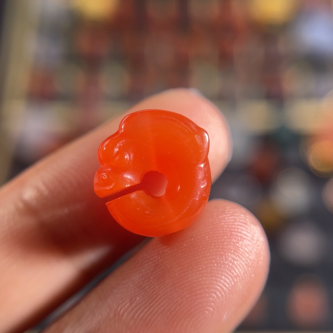 南红玛瑙滴水洞玉猪龙未镶嵌