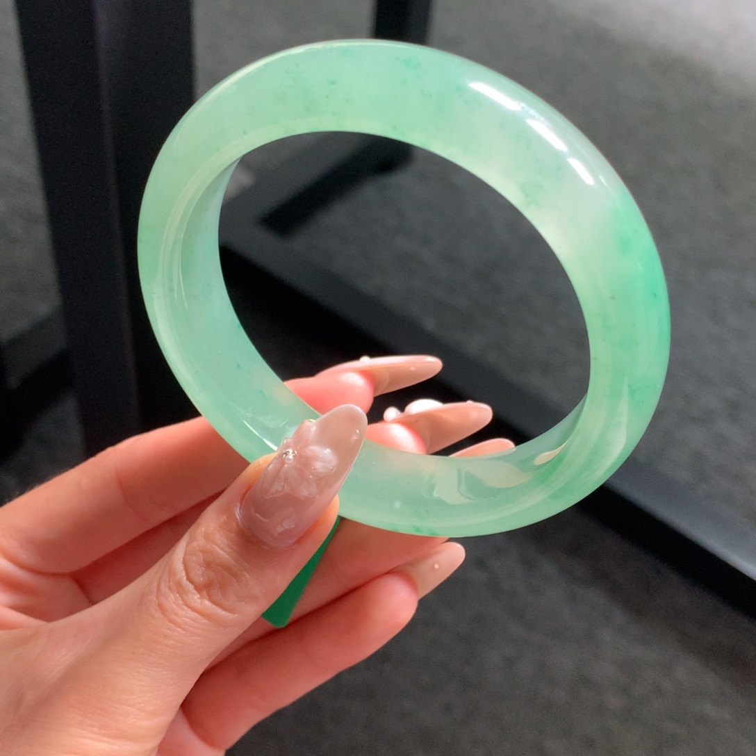 石英质玉手镯未镶嵌财****贝