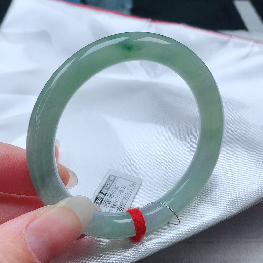 翡翠手镯未镶嵌53圆