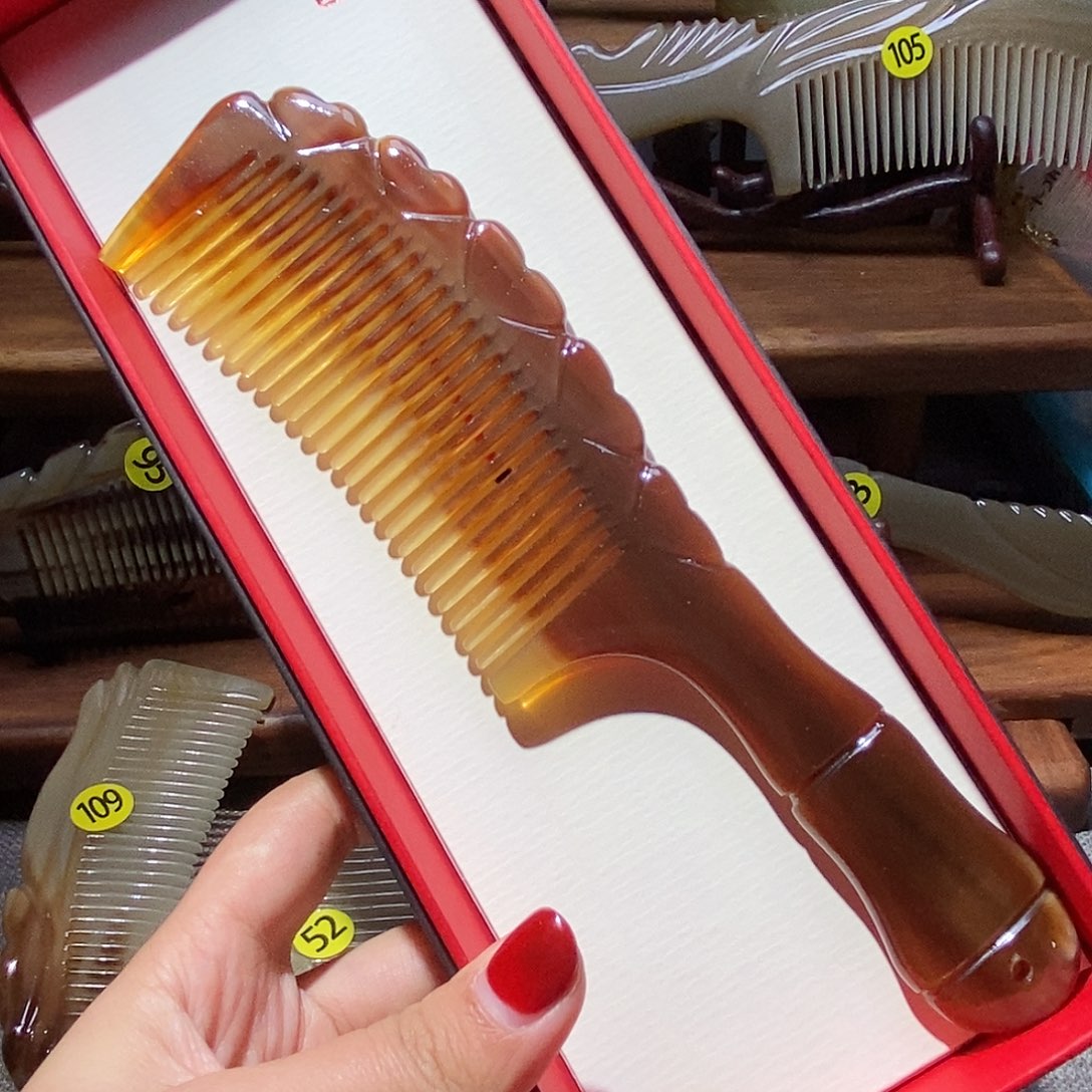 138 枫叶牛角梳牛角梳