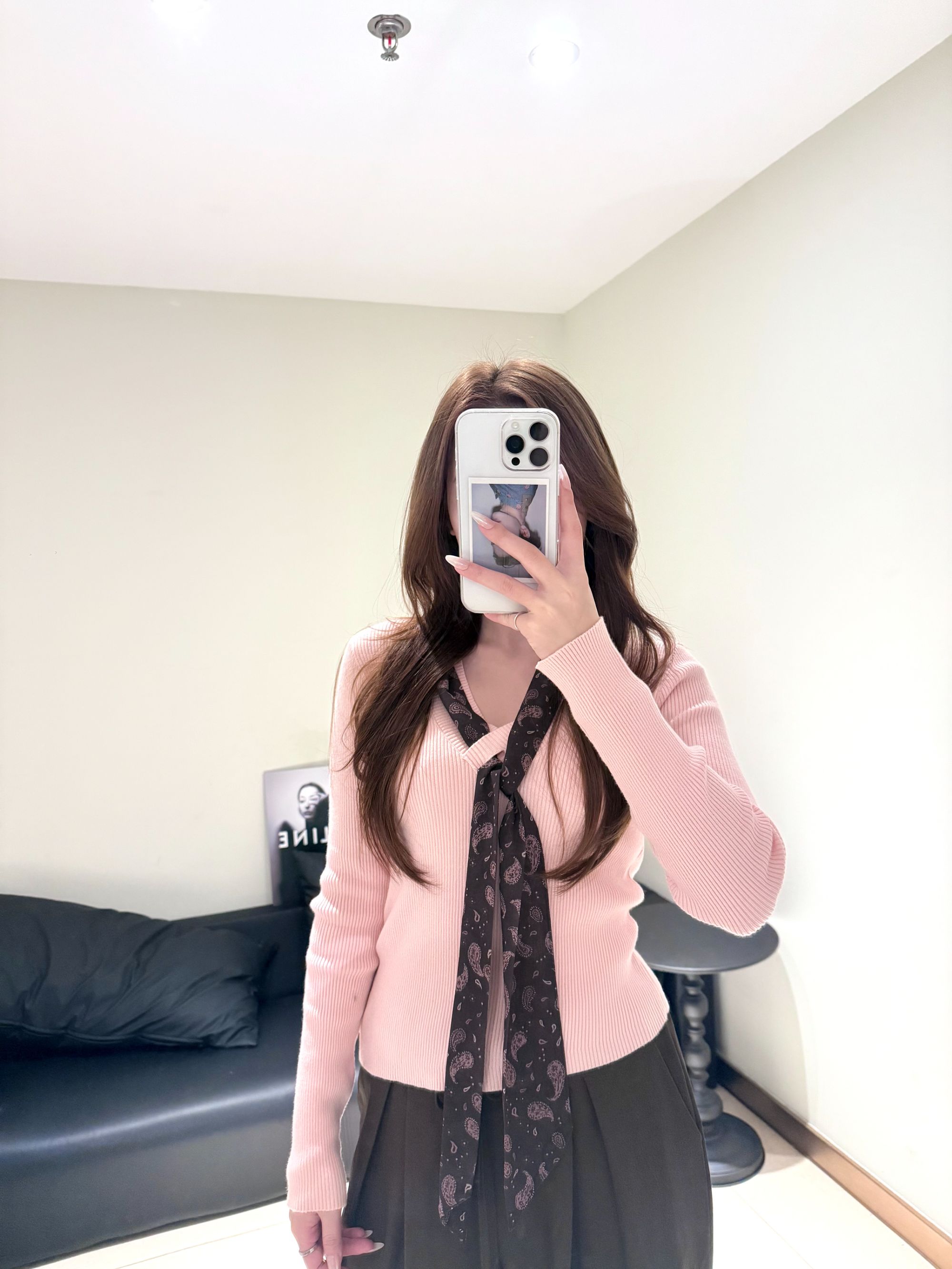 【樱花雨】韩系设计感v领针织秋冬修身内搭打底长袖上衣-YAN59329