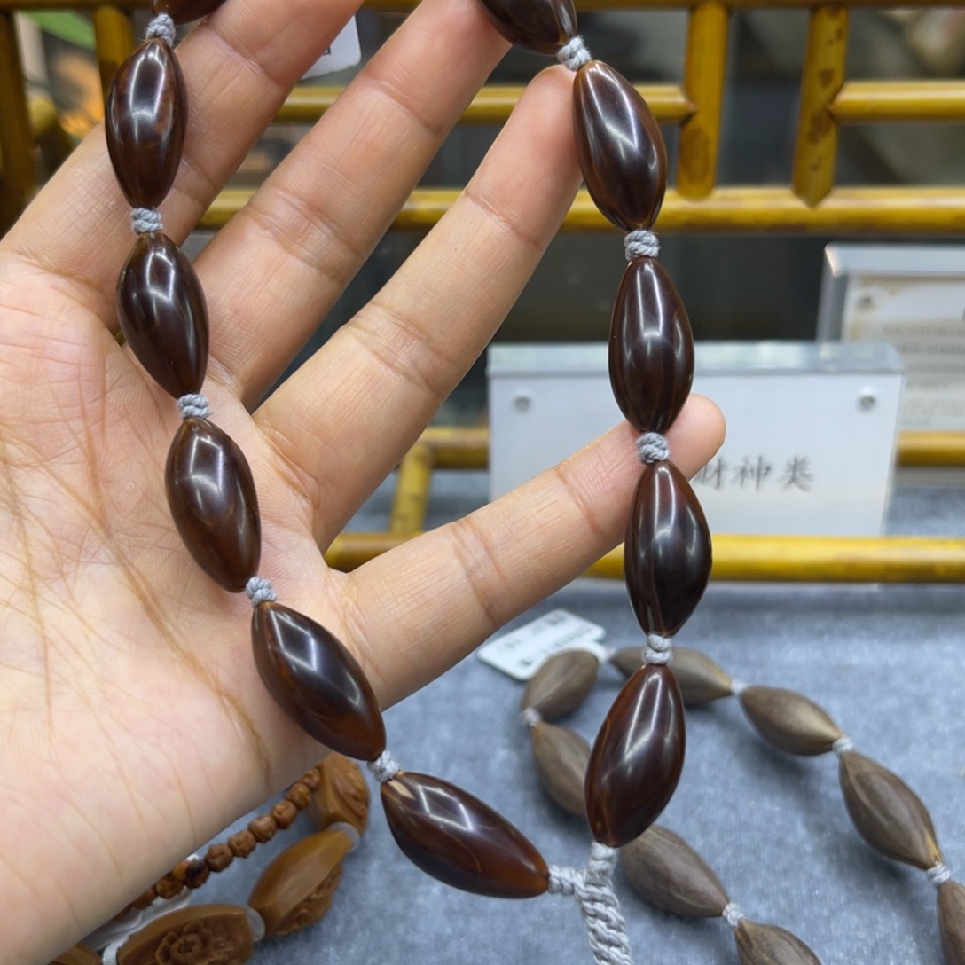 橄榄核吊坠紫皮手持