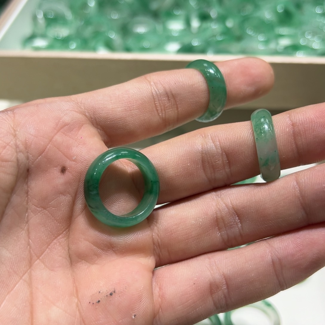 石英质玉颈饰未镶嵌L**E