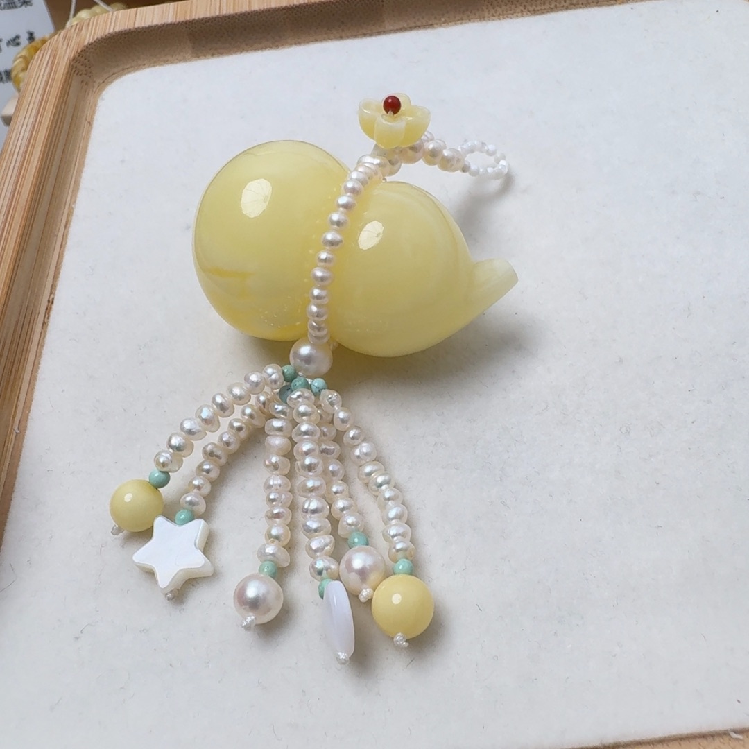 蜜蜡吊坠(赠链)未镶嵌川**衣