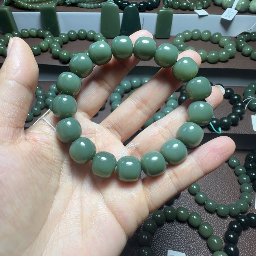 铁***生和田玉未镶嵌手串