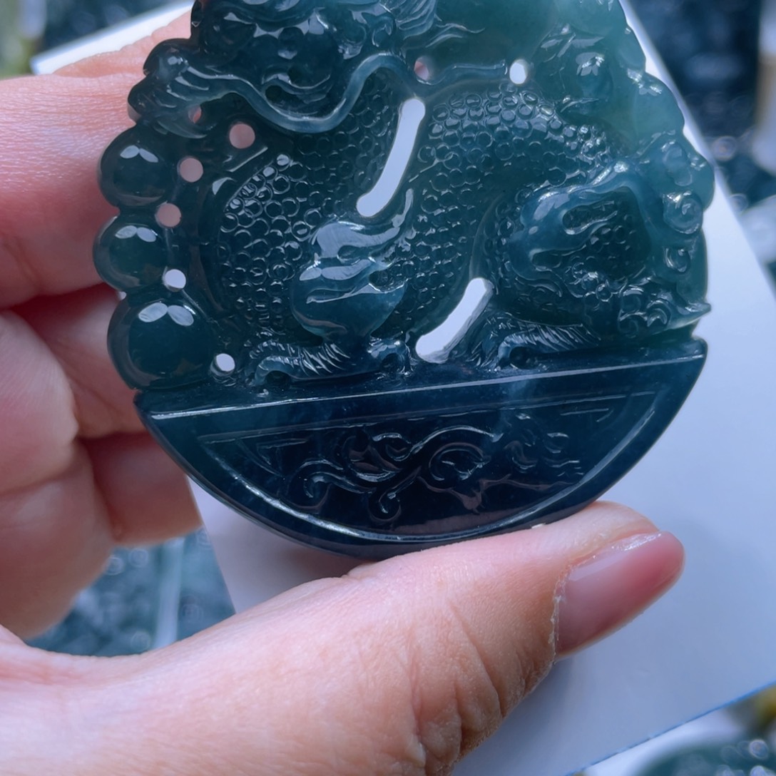 翡翠颈饰未镶嵌嶪**傷