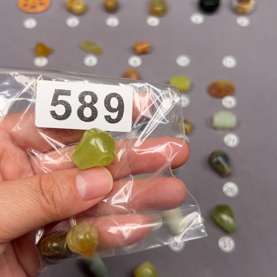 未镶嵌蛇纹石玉颈饰裸*微瑕不退不换