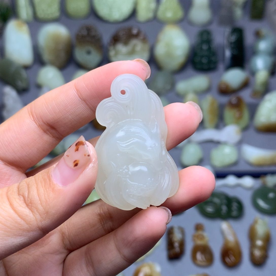 幼***兰和田玉未镶嵌挂件