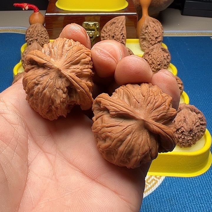 恭***意吊坠桃核野狼全品无修