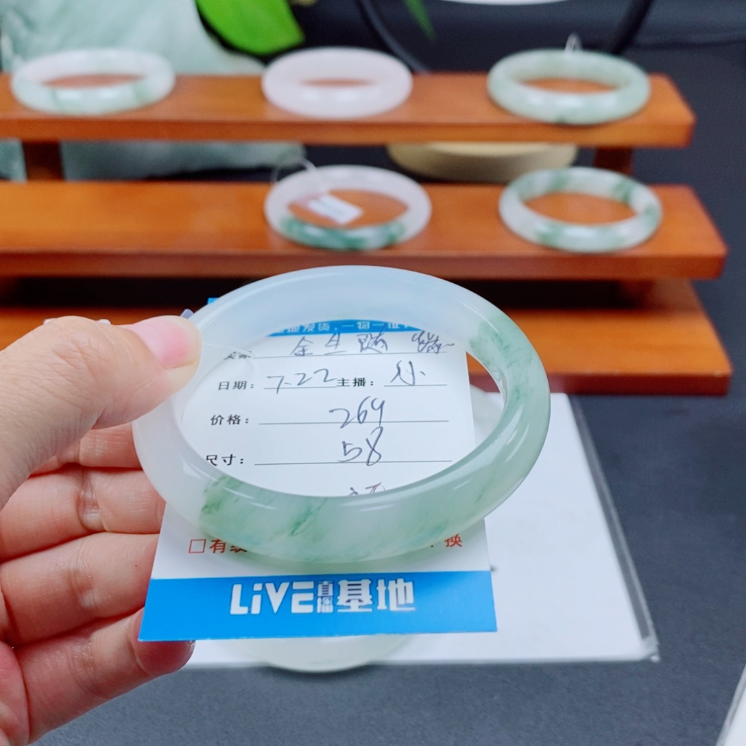 石英质玉手镯未镶嵌余****