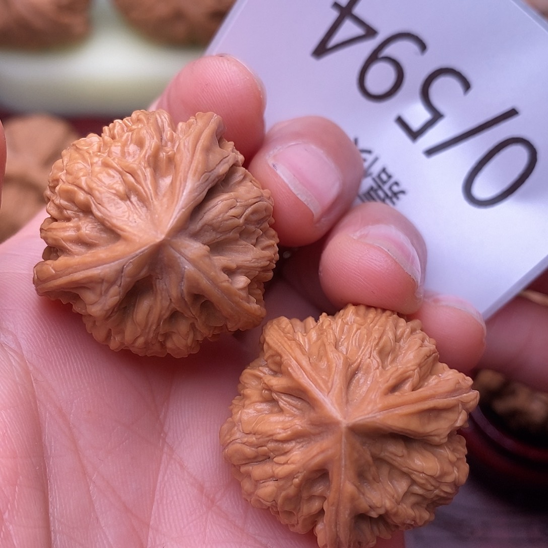 文玩核桃把件30文山奔