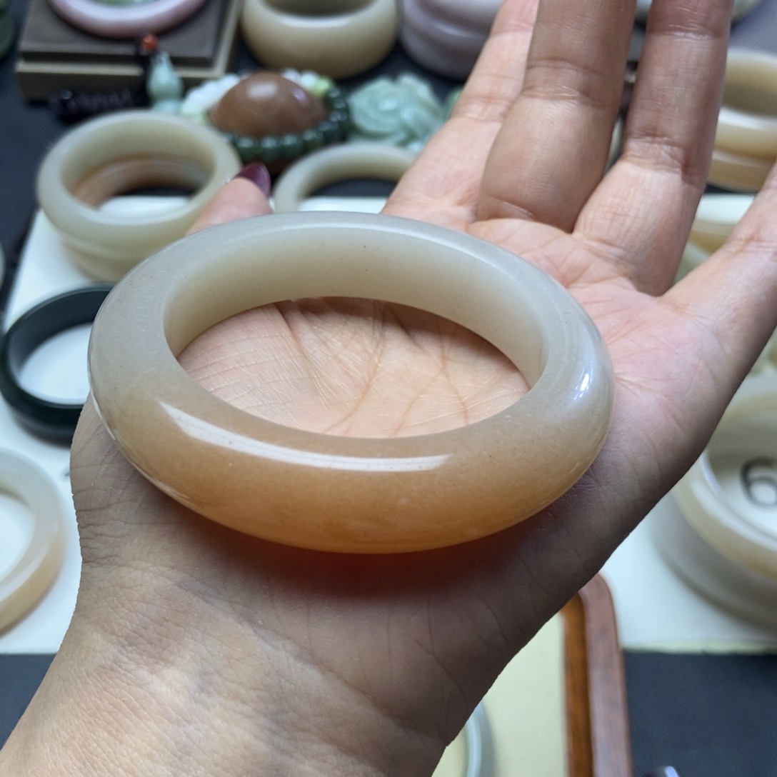石英质玉手镯未镶嵌