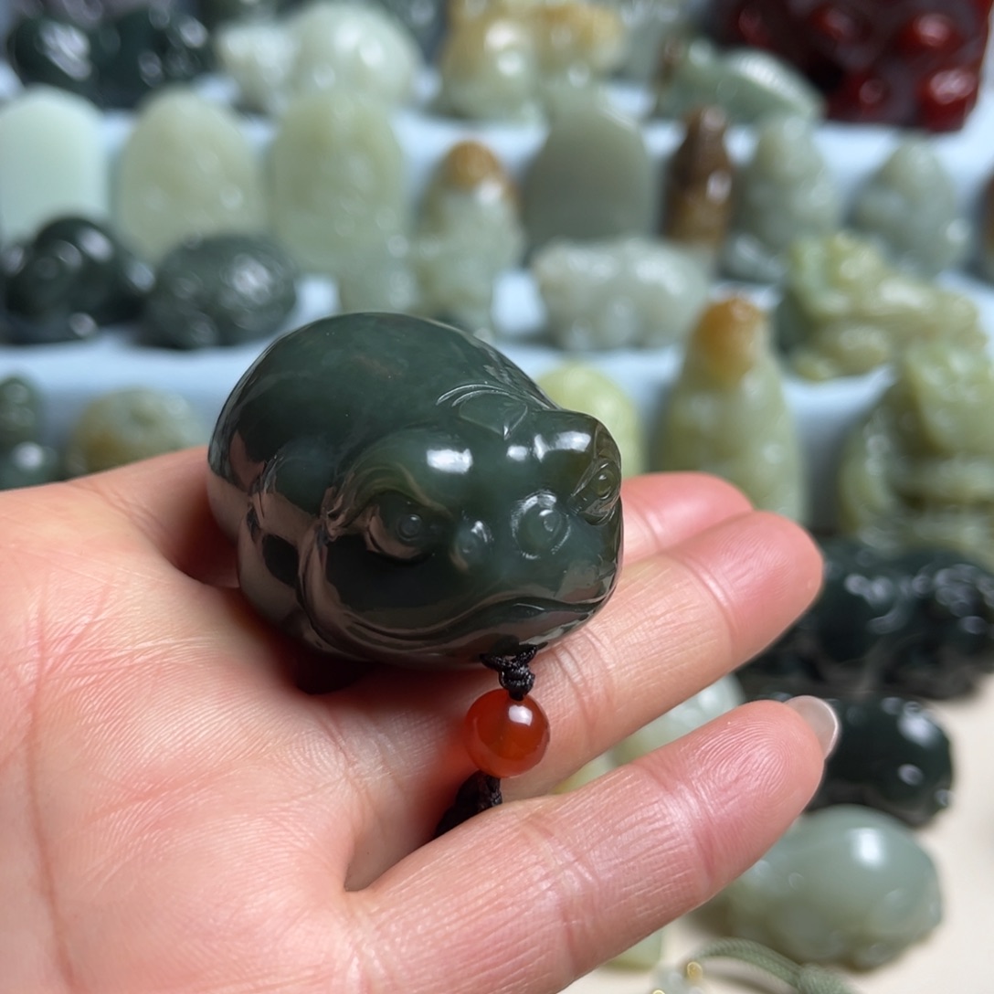 和田玉未镶嵌把件