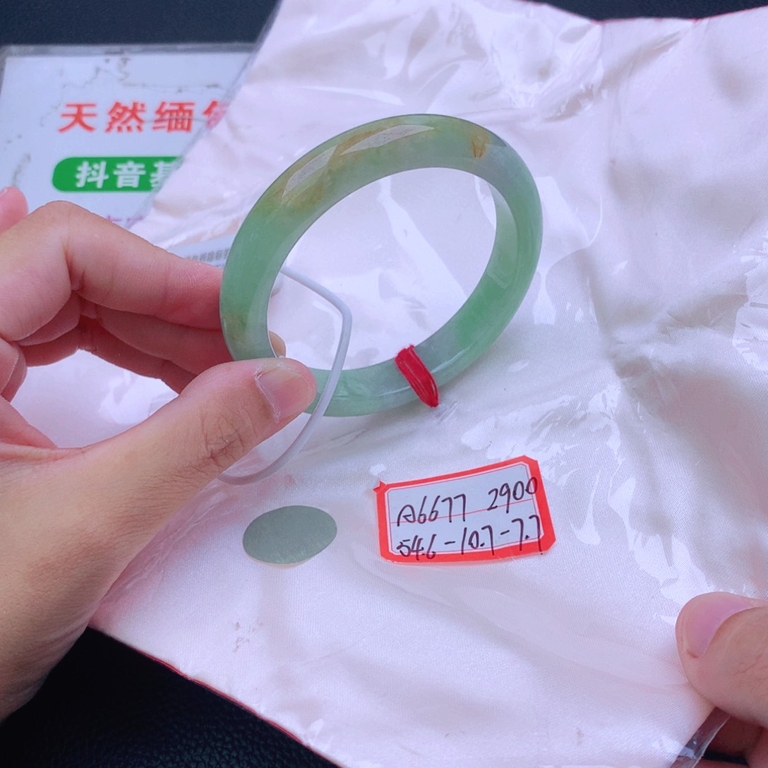 翡翠手镯未镶嵌我