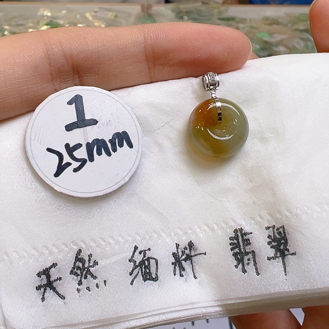 翡翠颈饰18K金镶嵌翡翠