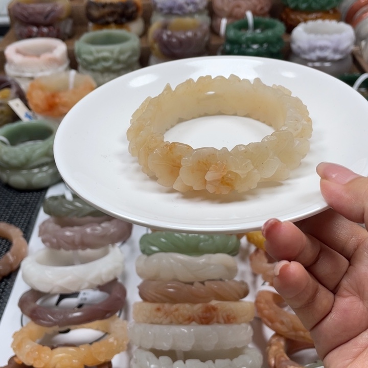 石英质玉手镯未镶嵌