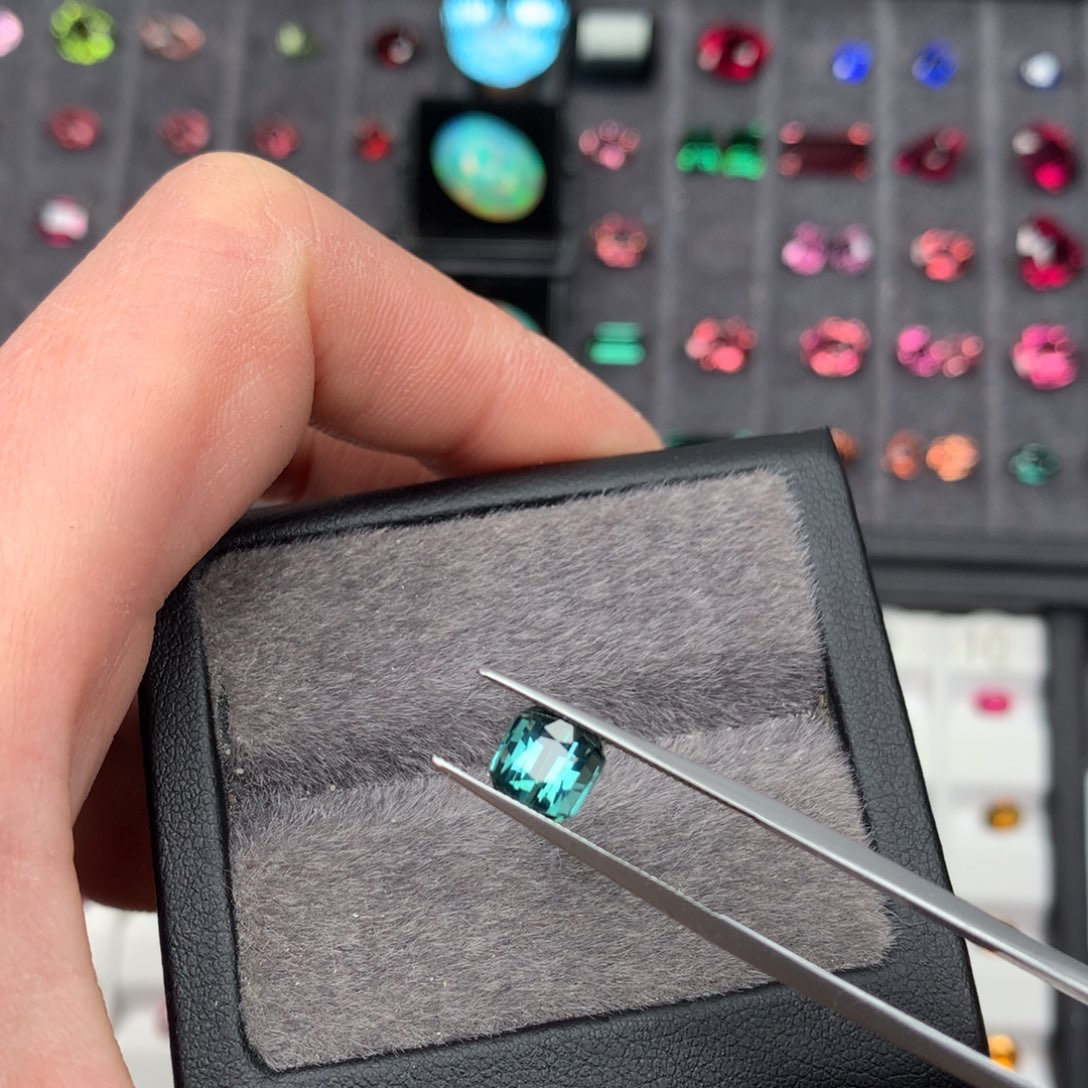 碧玺裸石未镶嵌@*颜1.83克拉