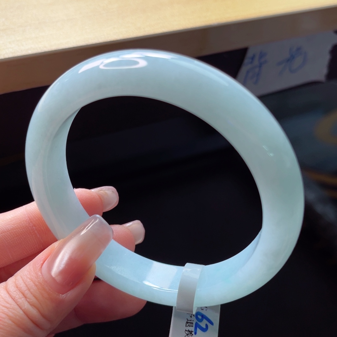 翡翠手镯未镶嵌手镯