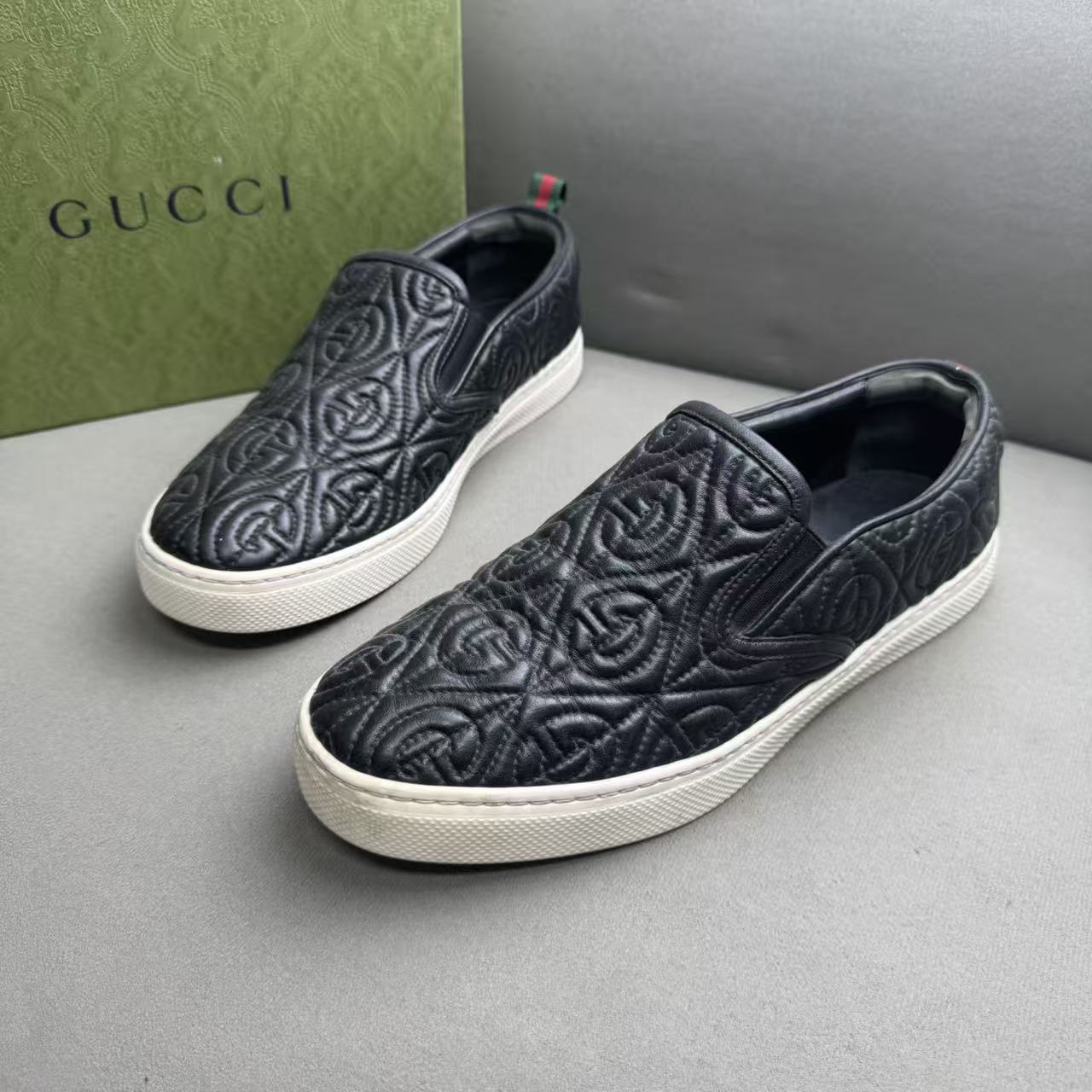 95新 GUCCI/古驰 黑色时尚百搭皮革面双G互扣老花满印一脚蹬 42码
