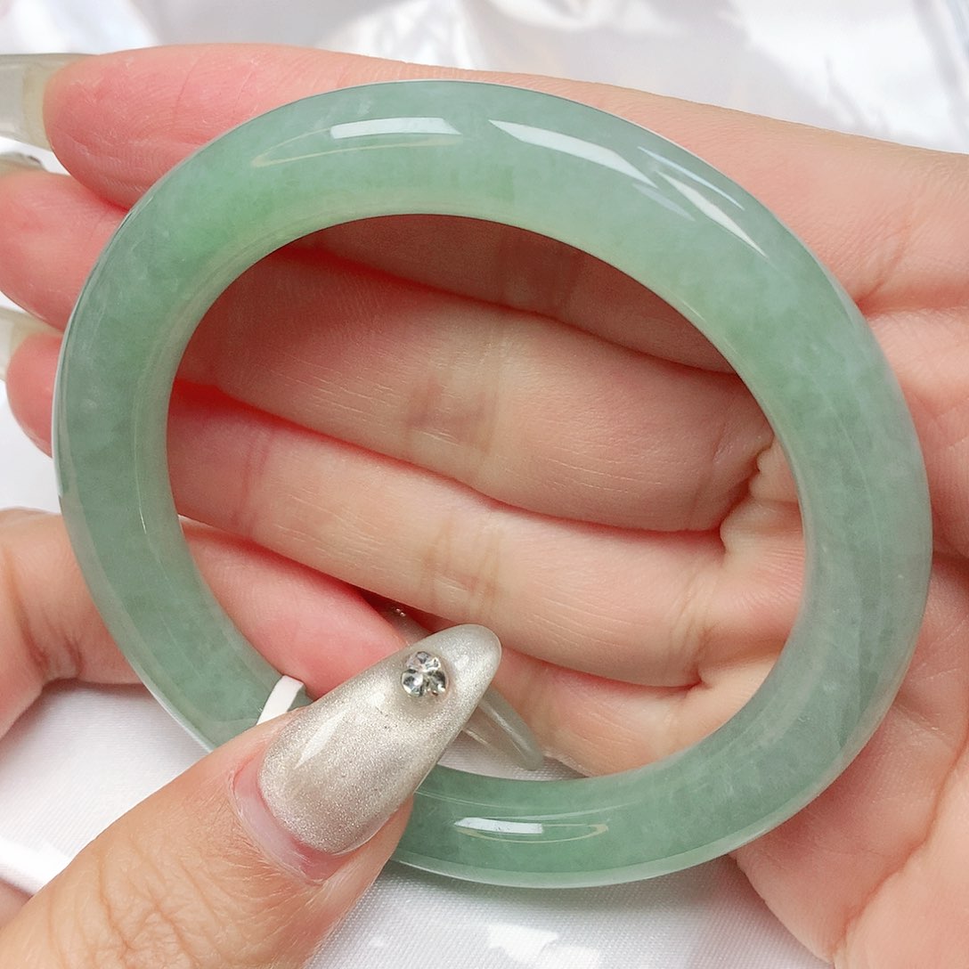 翡翠手镯未镶嵌抖音59