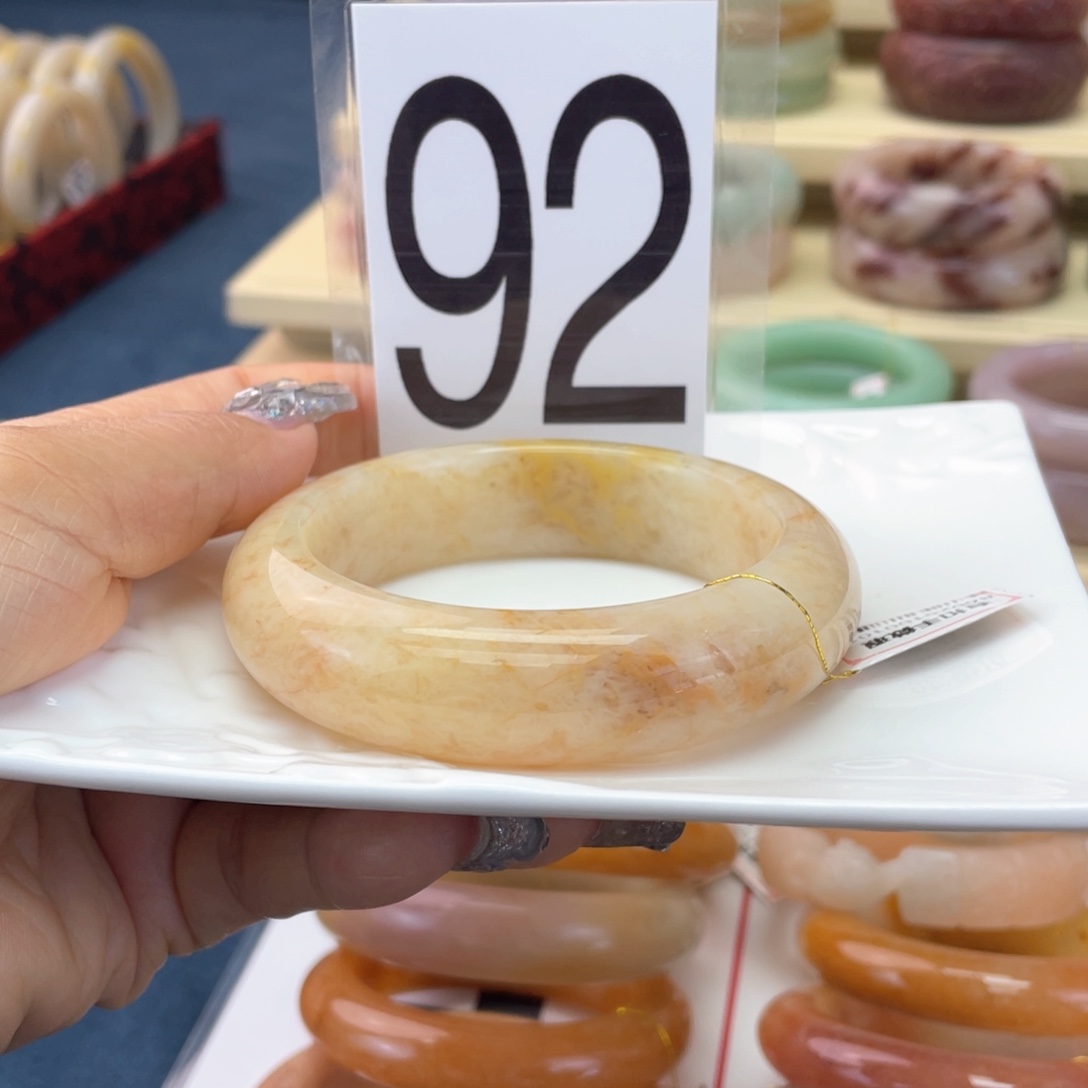 石英质玉未镶嵌手镯