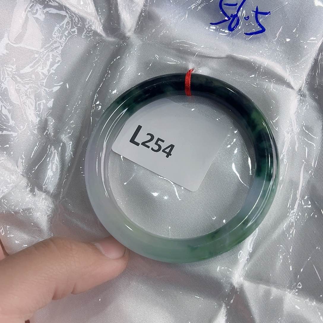 翡翠手镯未镶嵌多样性