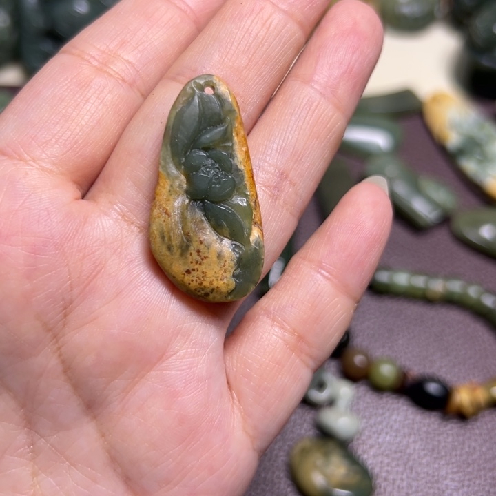 岫岩河磨玉（透闪石质玉）未镶嵌颈饰