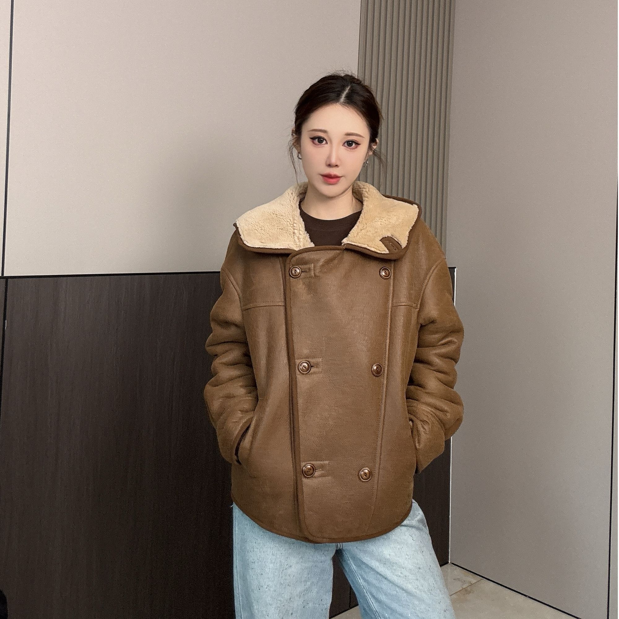 YYHA41-2575皮毛一体外套女短款连帽真皮羊羔毛机车双排扣皮草