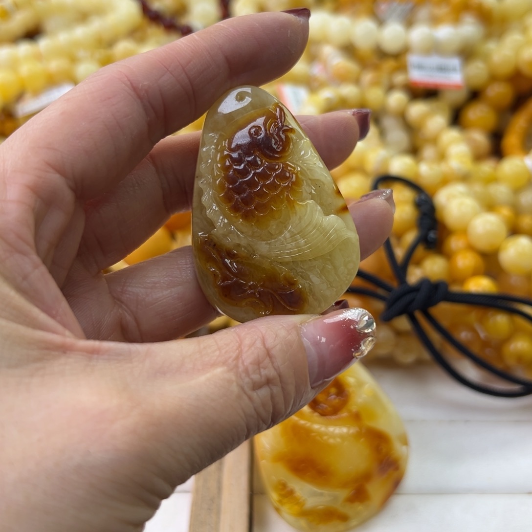 琥珀珠宝奇石未镶嵌