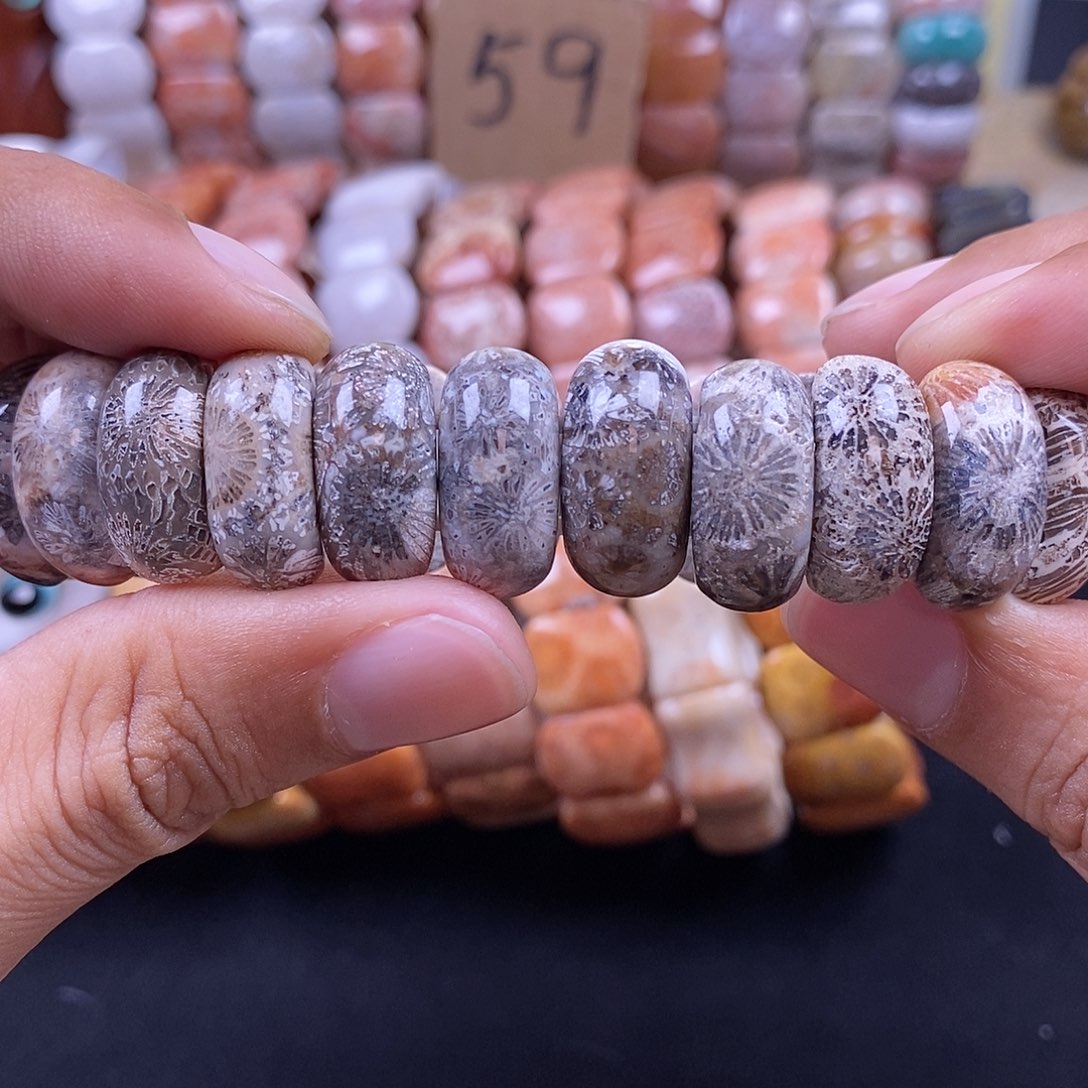 硅化珊瑚（珊瑚玉）未镶嵌手牌黑大花104