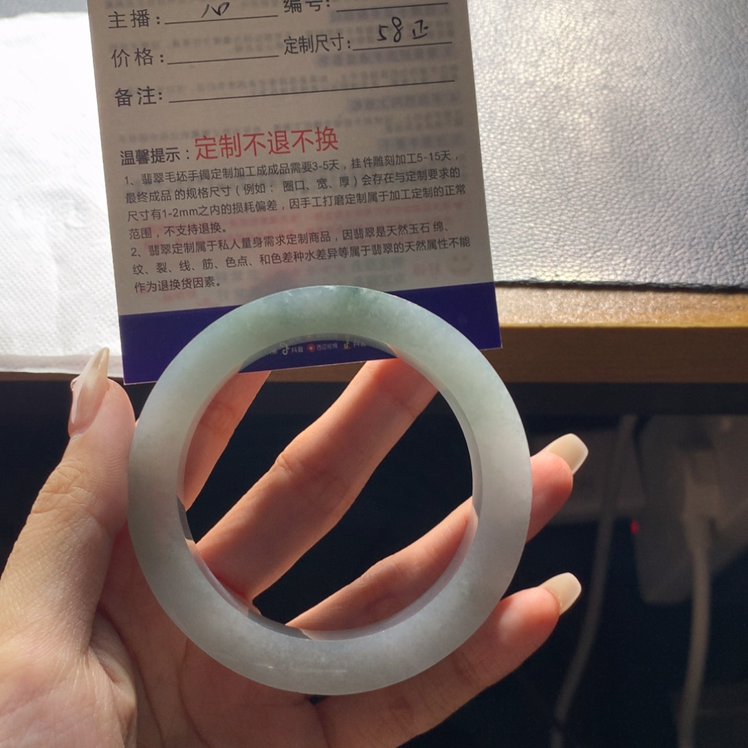 琴***画定制翡翠未镶嵌手镯