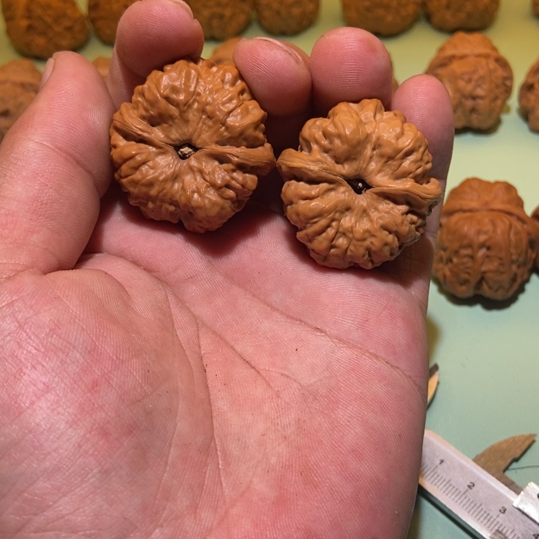 文玩核桃吊坠?****鱼蛤蟆头38全品，色差