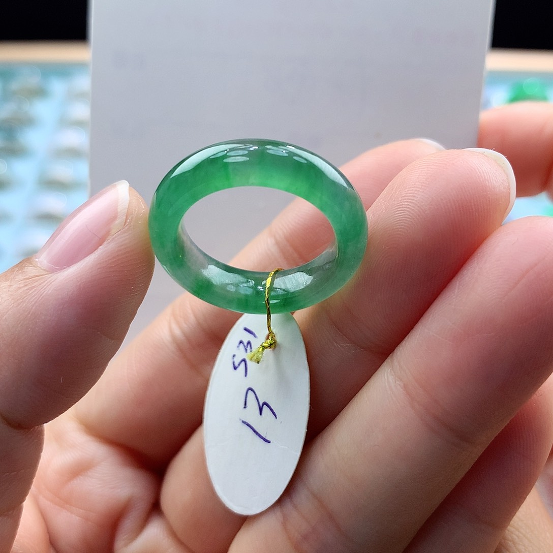 翡翠戒指未镶嵌13圈