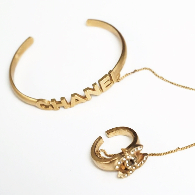 Chanel 金色字母手镯戒指一体