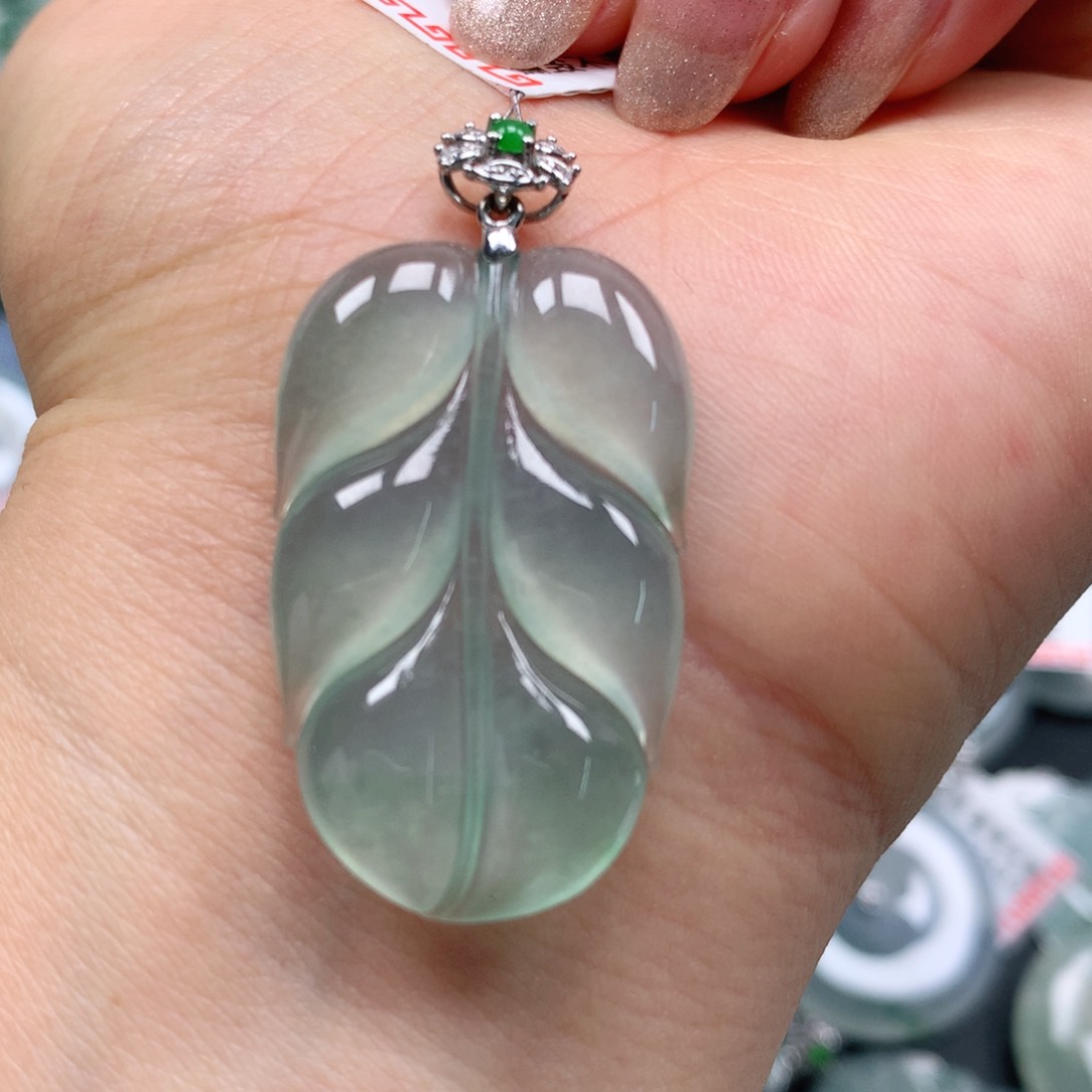 翡翠颈饰18K金镶嵌天然翡翠