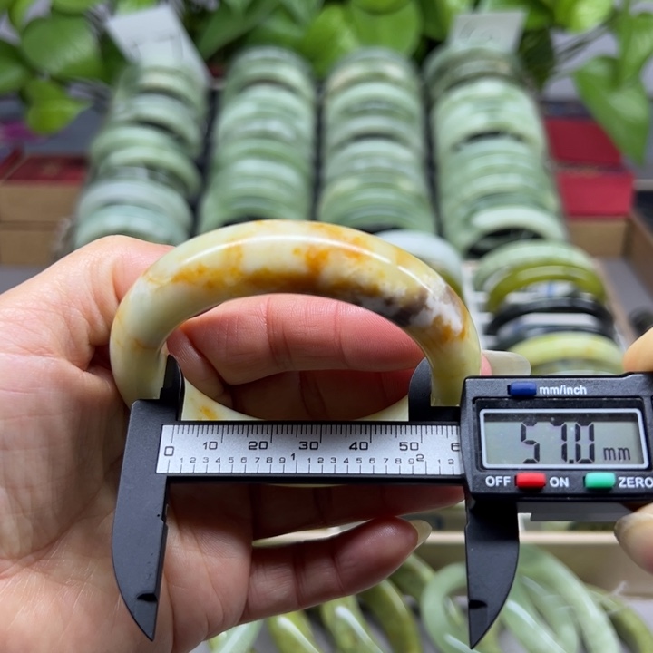 蛇纹石玉未镶嵌手镯25