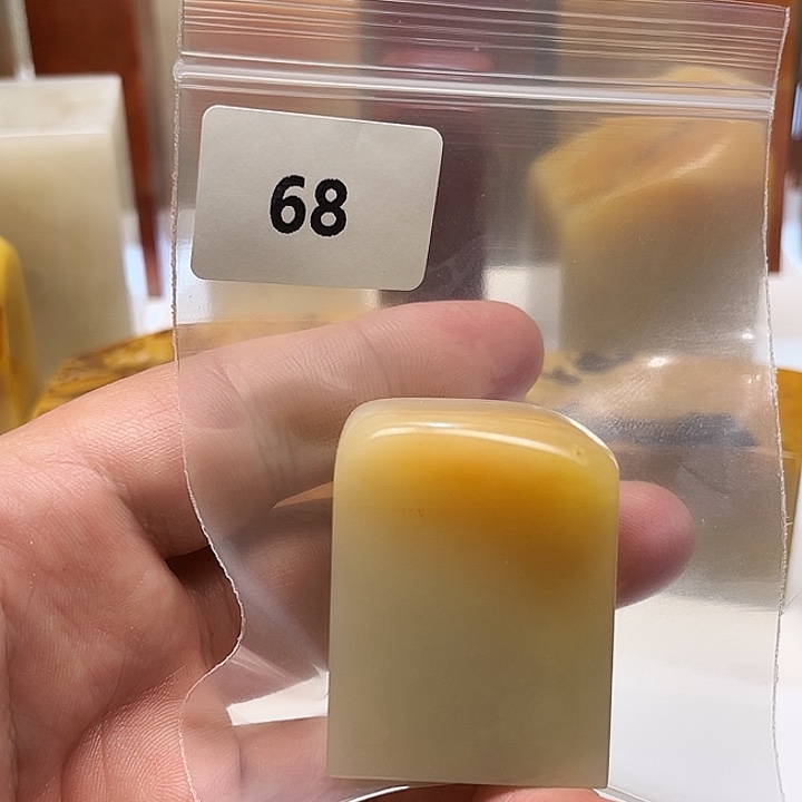 游***鱼老挝石老挝石北部结晶