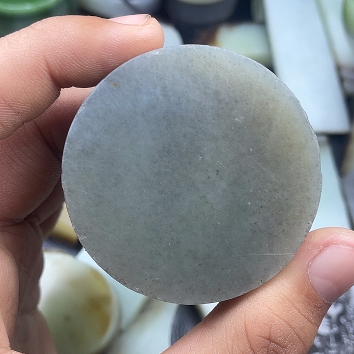 侯***业和田玉未镶嵌颈饰