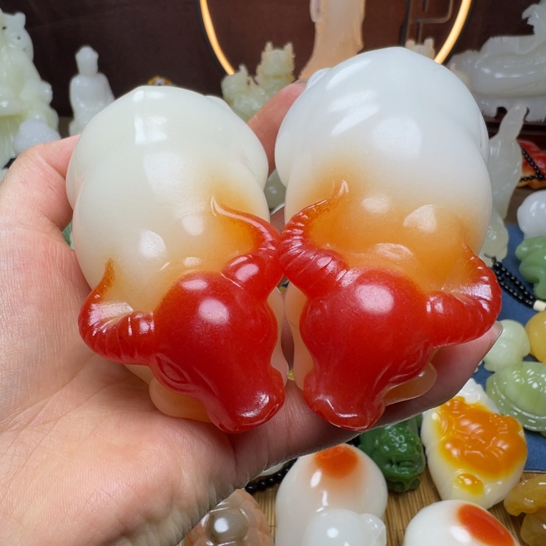 石材手工雕刻一对红头牛