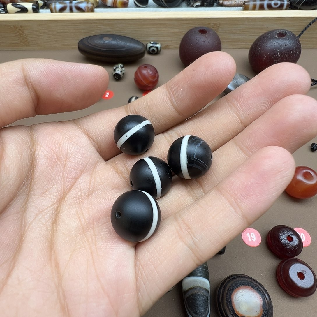 舍****玛瑙/玉髓合金珠宝半成品4颗