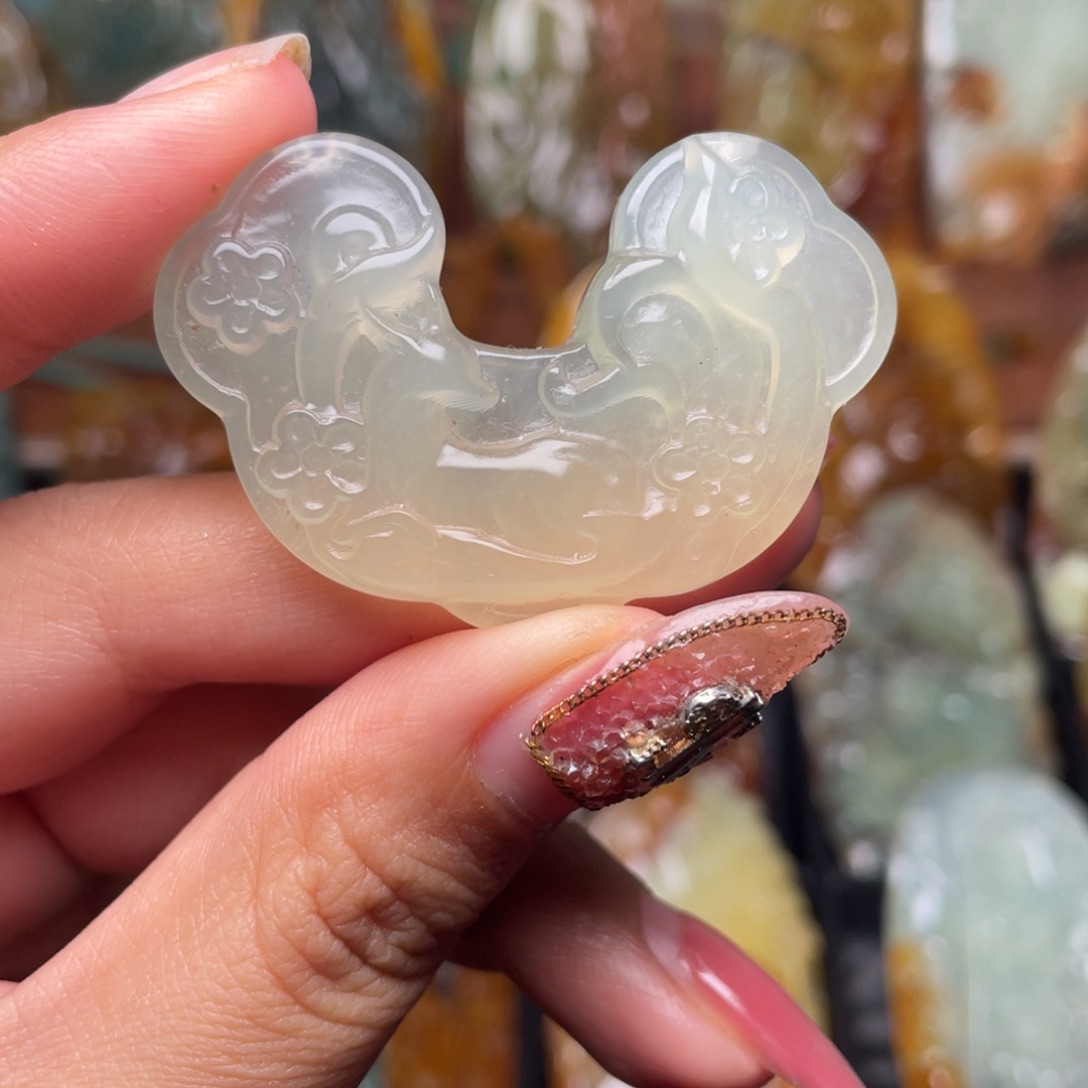 蛇纹石玉颈饰未镶嵌